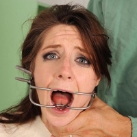 Kinky doctor with BDSM fetish tendencies deepthroating Samantha Bentley
