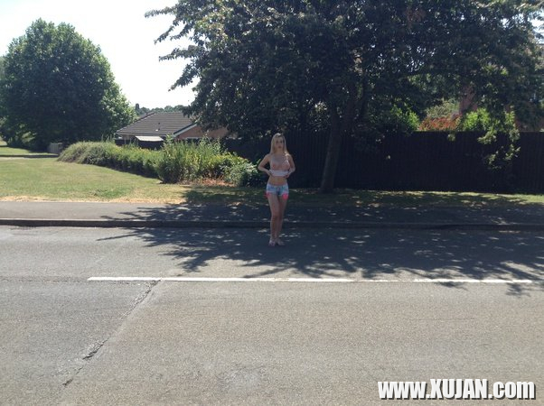 Chessie Kay gets her Panties wet in the Park - Photo #1411454