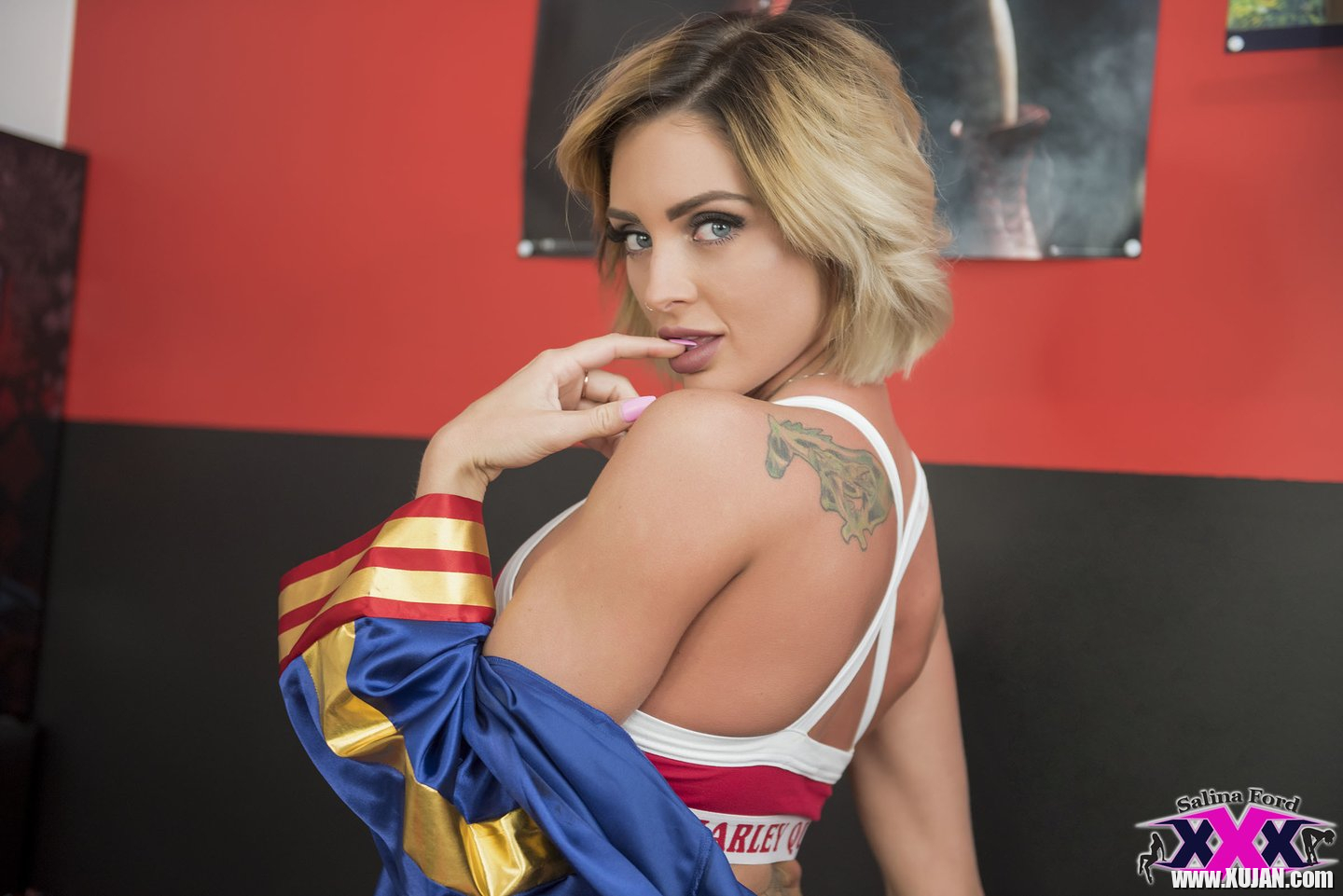 Salina Ford has some Fun with a rather long Dildo - Photo #1411746