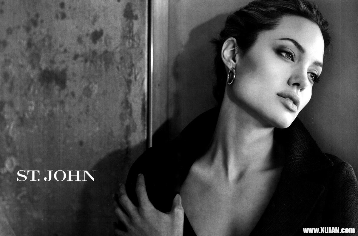 Angelina Jolie exposing her sweet big boobs - Photo #1413107