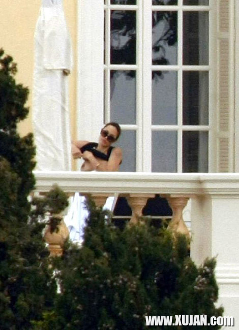 Celebrity Angelina Jolie sweet exposed big boobs - Photo #1413128