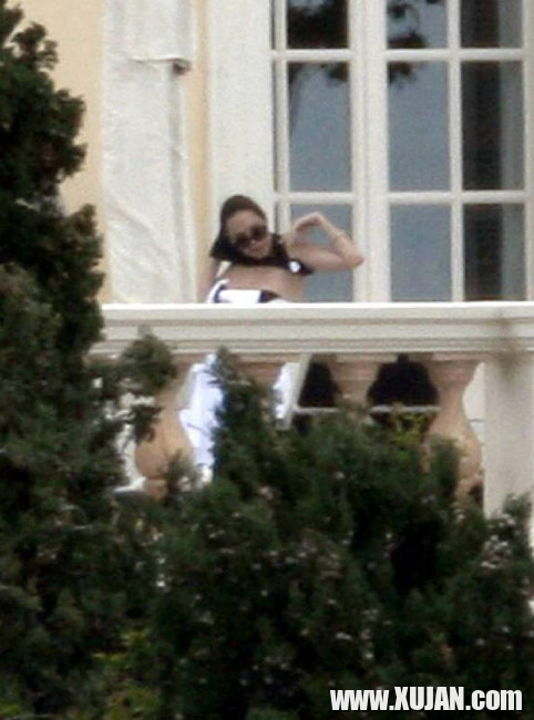 Celebrity Angelina Jolie sweet exposed big boobs - Photo #1413129