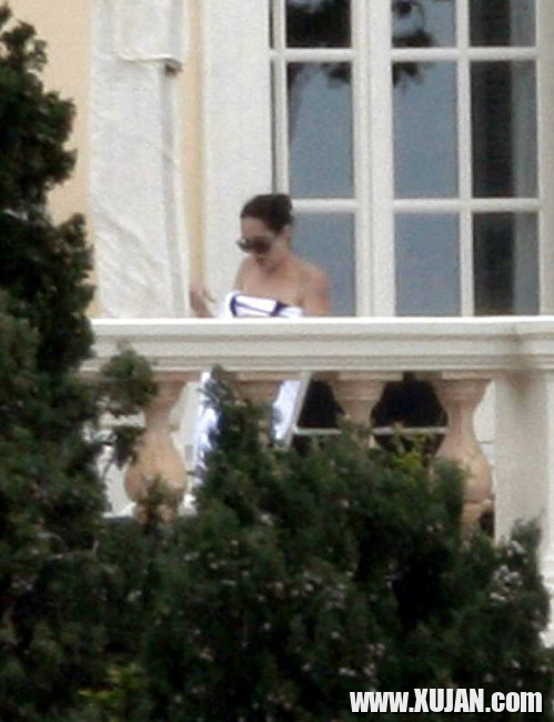 Celebrity Angelina Jolie sweet exposed big boobs - Photo #1413130