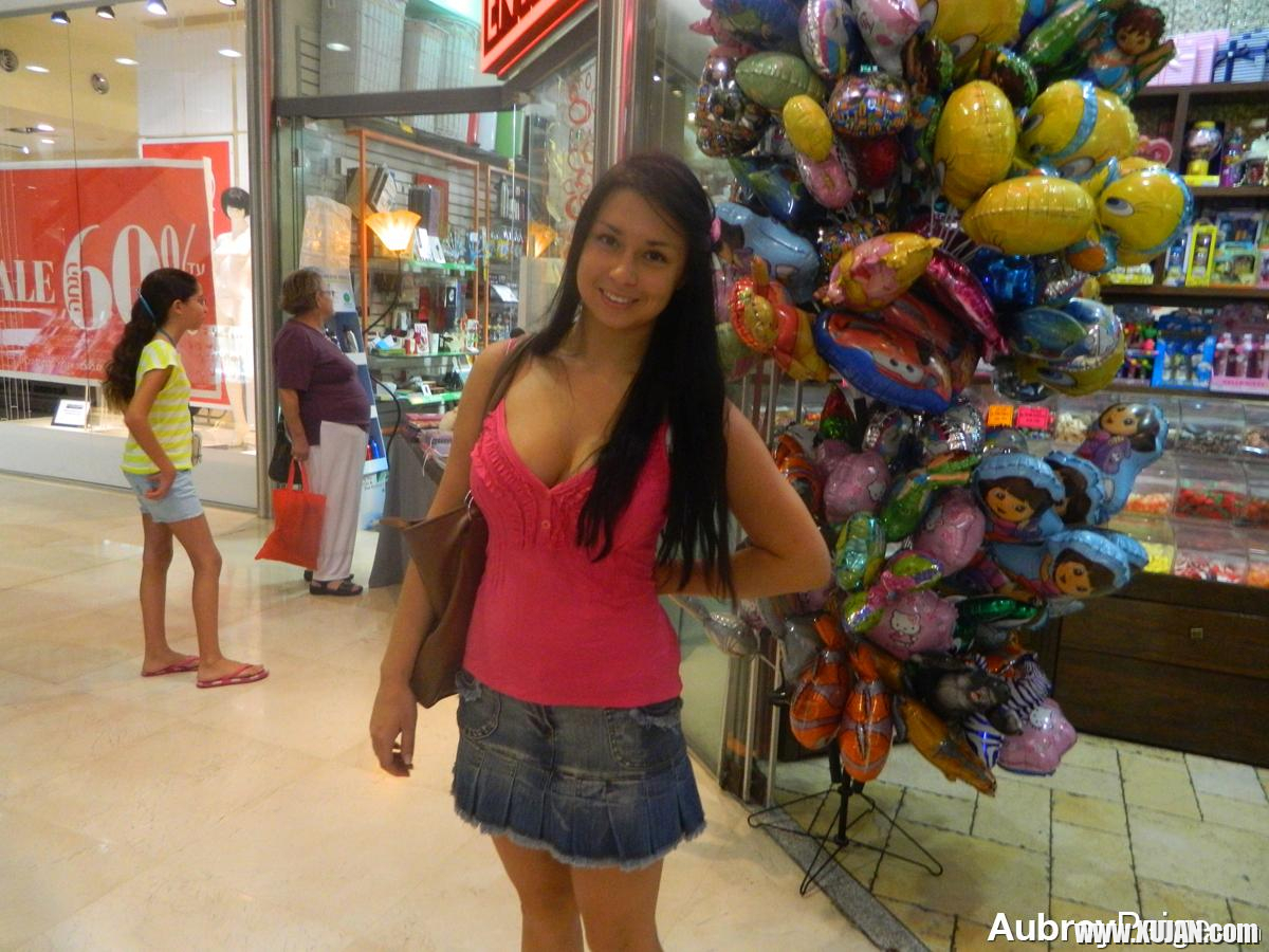 Hot teen Aubrey Paige takes selfies of her tits in the mall change room - Photo #1415274
