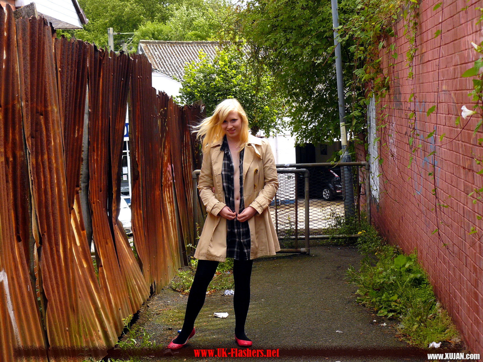 Flashing blonde british babe Satine Spark in public nudity - Photo #1416559