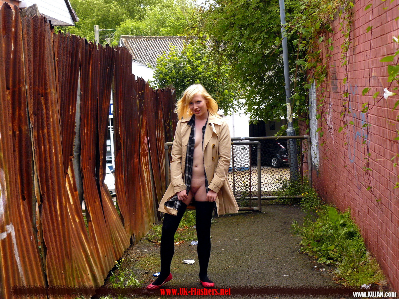 Flashing blonde british babe Satine Spark in public nudity - Photo #1416561