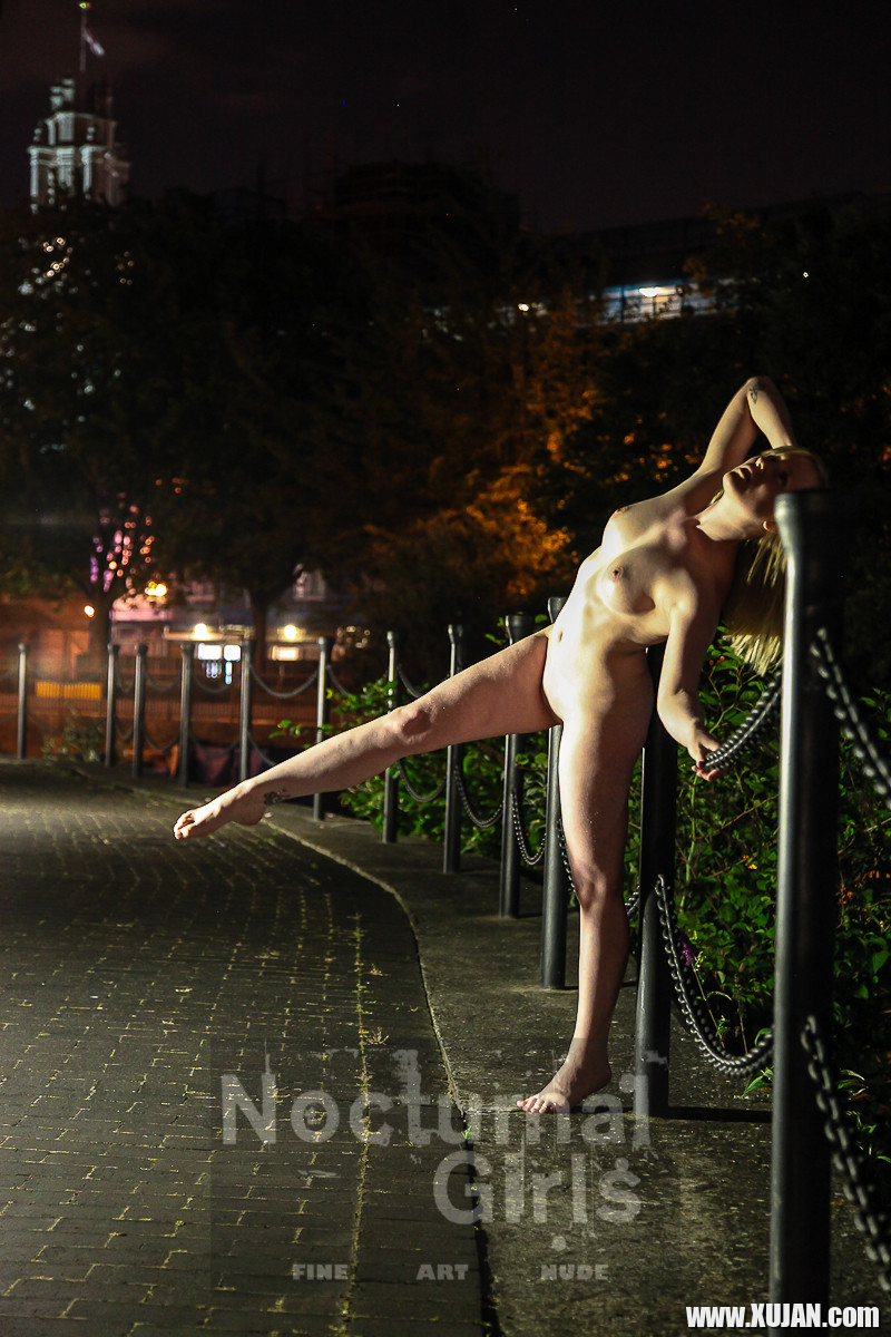 Satine Spark posing nude in the night time - Photo #1416655