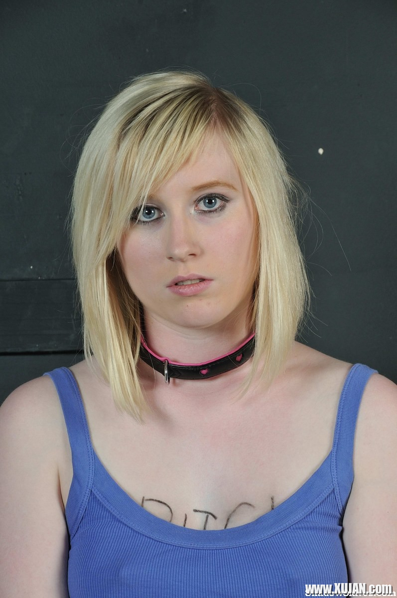 Amateur blonde Satine plays with her lezdom - Photo #1416698