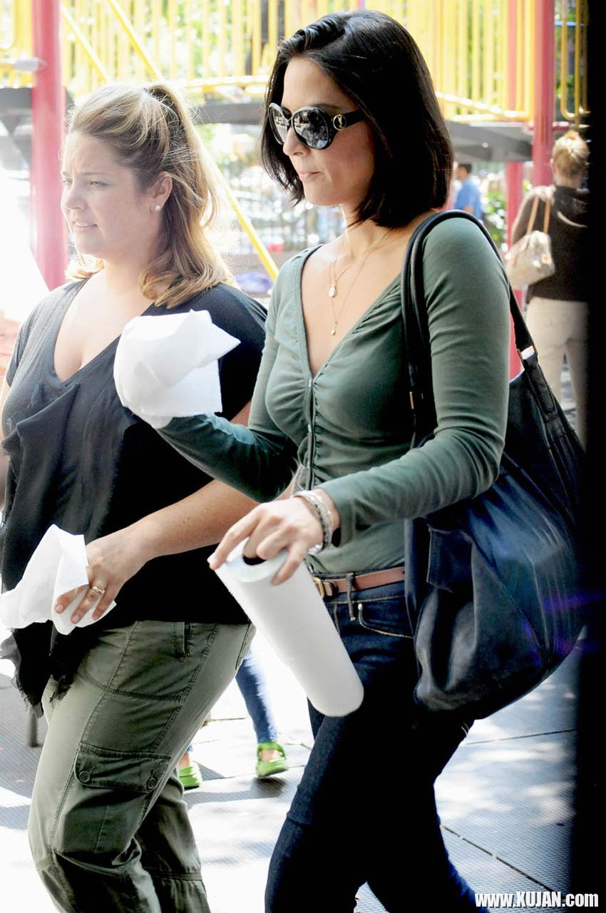 Olivia Munn exposing fucking sexy body and nice tits while walking on street - Photo #1420172