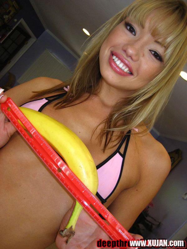 Cutie with a hot body Maya Hills flashes pussy under her bikini - Photo #1424000
