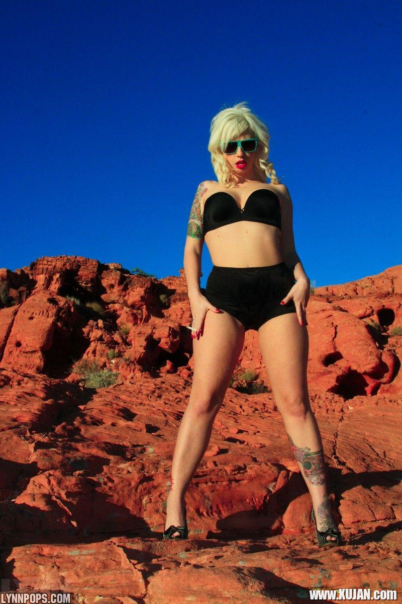 Pics of Lynn Pops getting hot outside - Photo #1425411