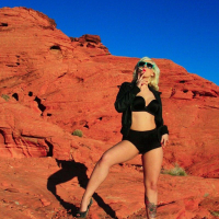 Pics of Lynn Pops getting hot outside