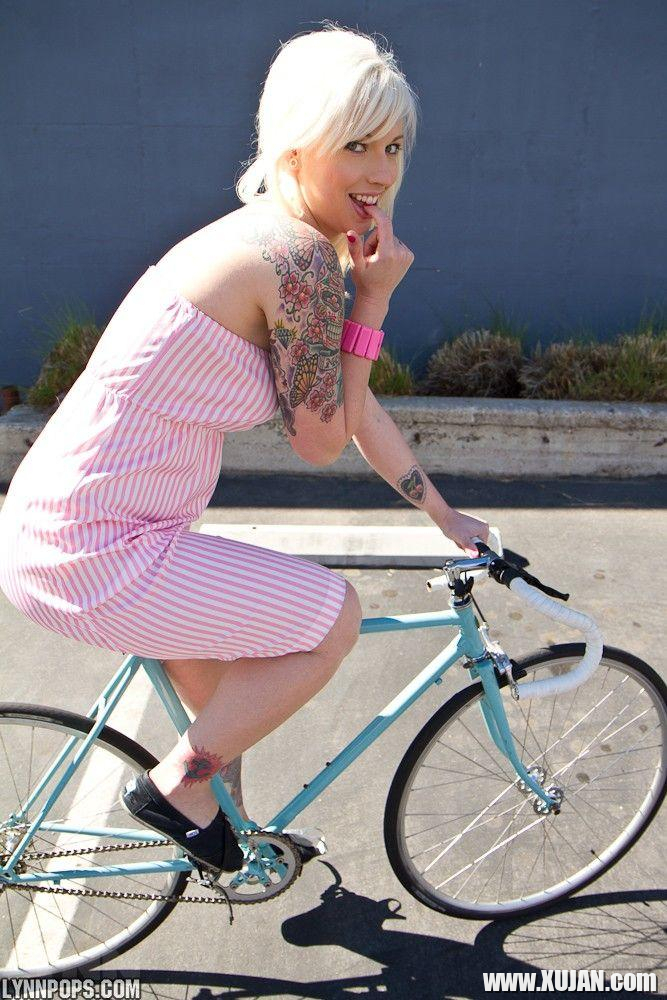 Pictures of Lynn Pops showing her boobs outside - Photo #1425481