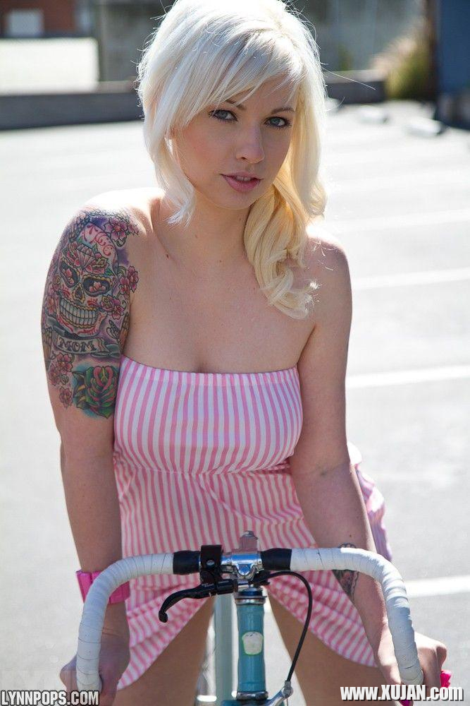 Pictures of Lynn Pops showing her boobs outside - Photo #1425485
