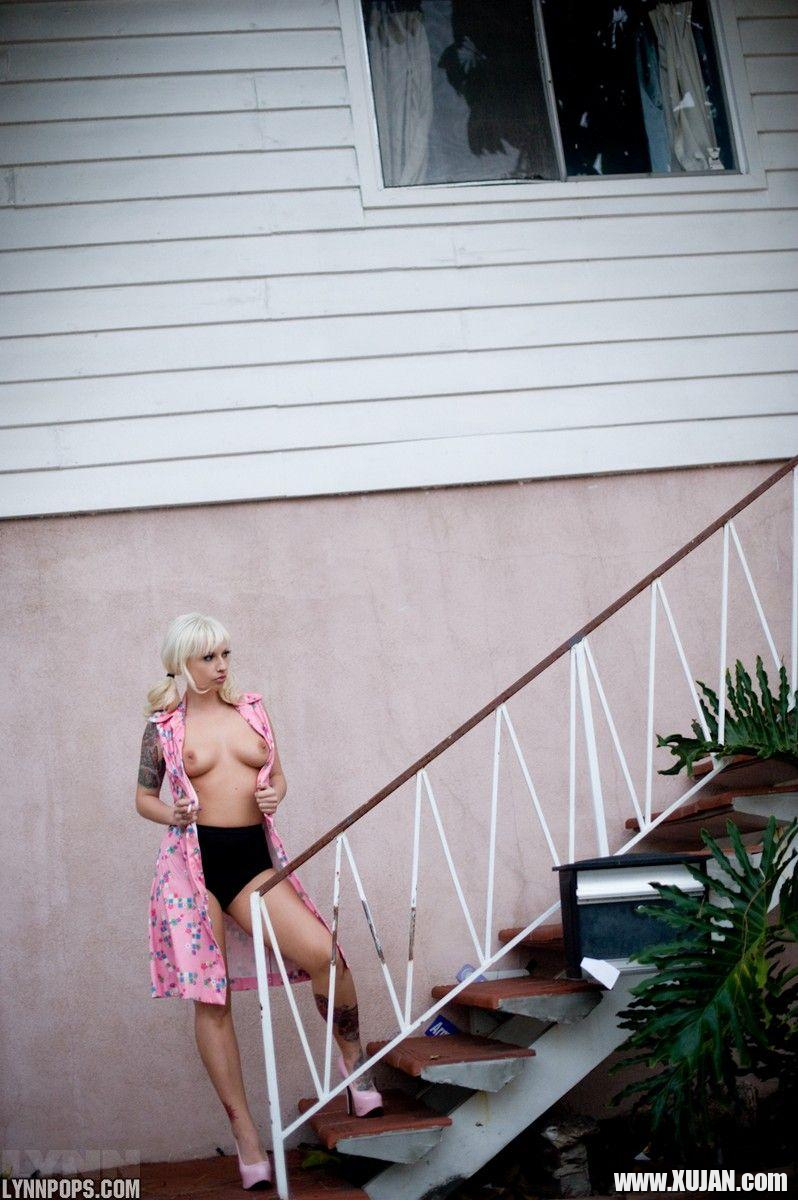 Pictures of teen hottie Lynn Pops being a hot pinup outside - Photo #1425541