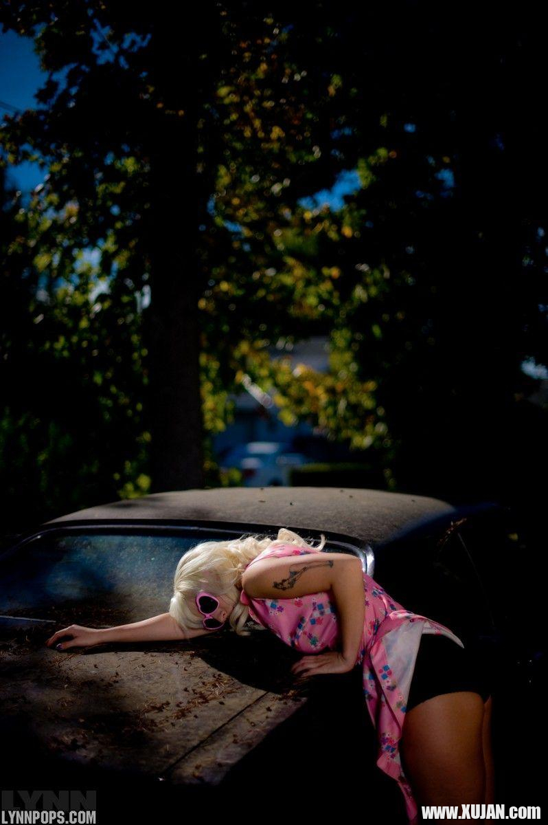 Pictures of teen hottie Lynn Pops being a hot pinup outside - Photo #1425551