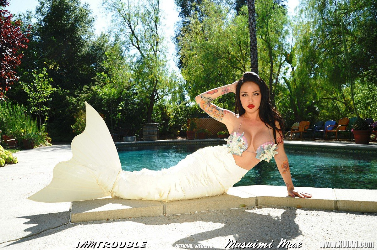 Babe Masuimi Max dresses up as a Mermaid for Halloween - Photo #1428325