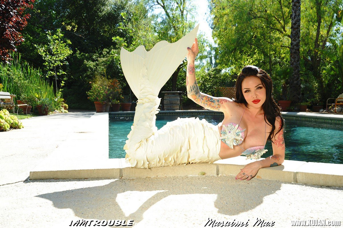 Babe Masuimi Max dresses up as a Mermaid for Halloween - Photo #1428326