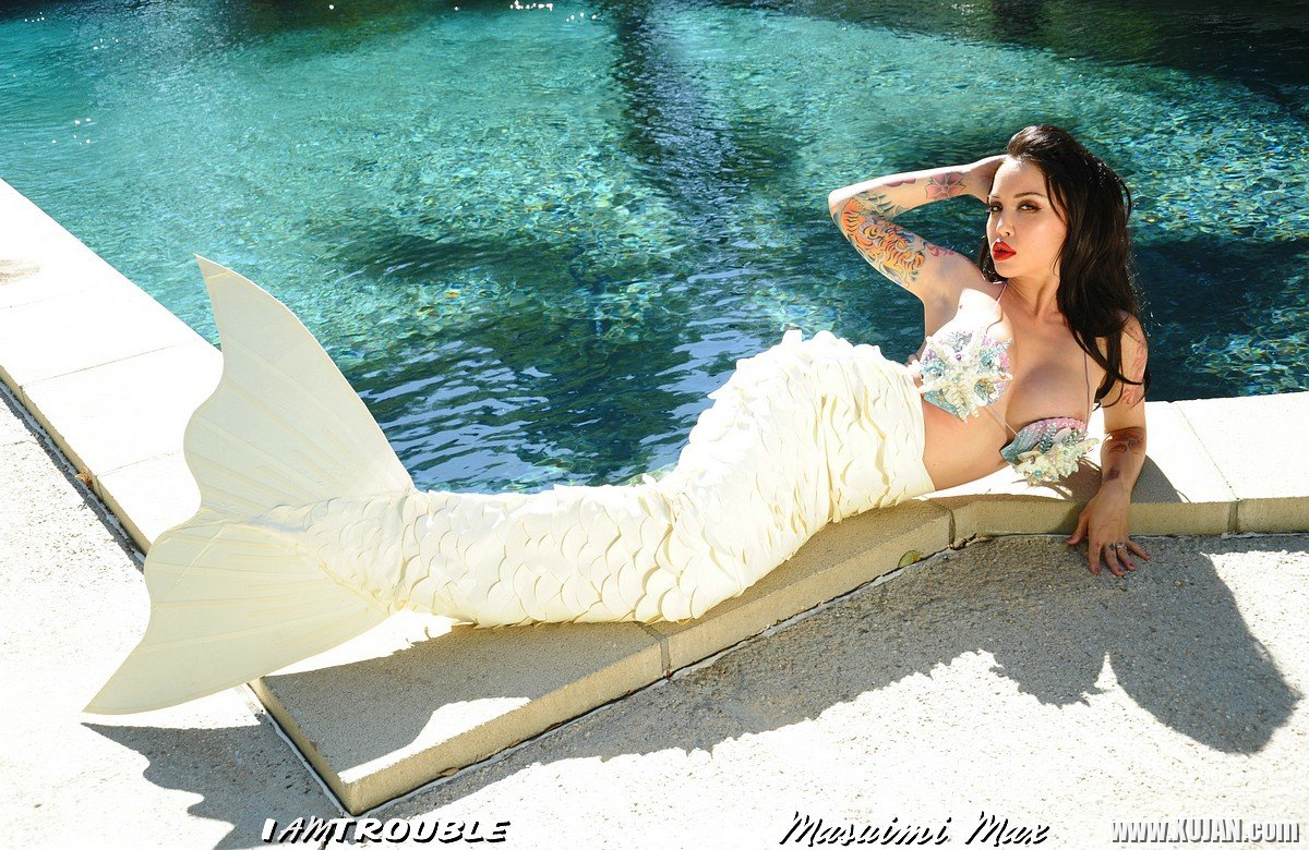 Babe Masuimi Max dresses up as a Mermaid for Halloween - Photo #1428327