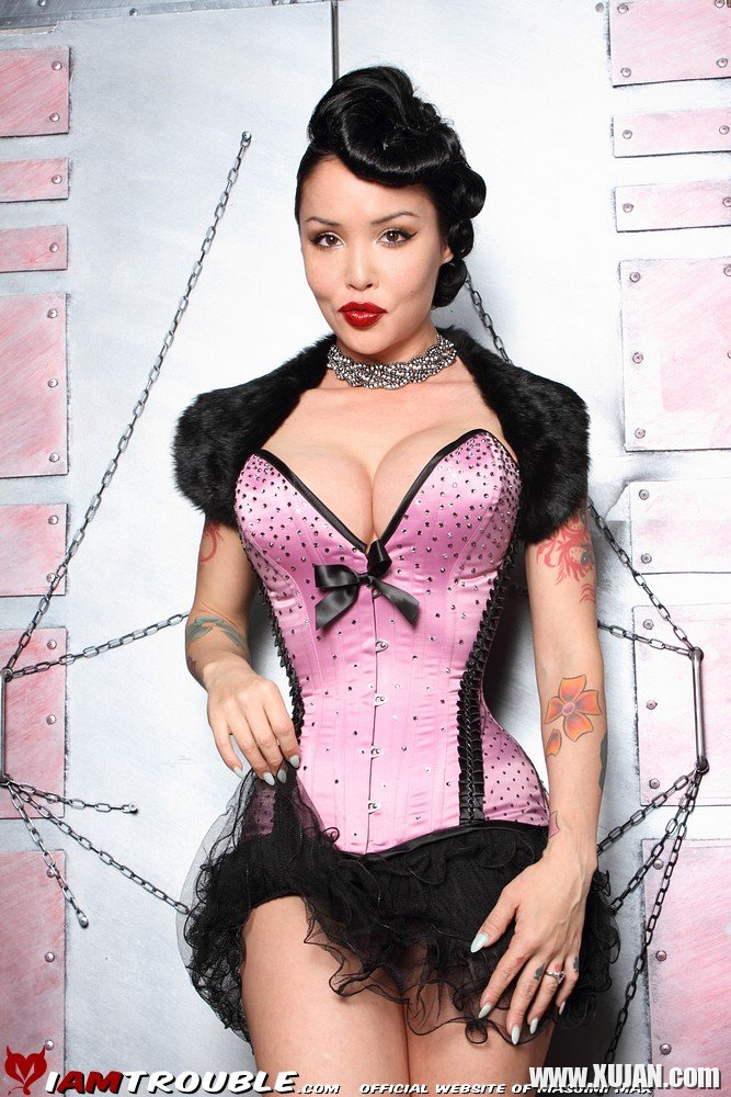 Alt babe Masuimi Max in pink Corset flashing Tits - Photo #1428480
