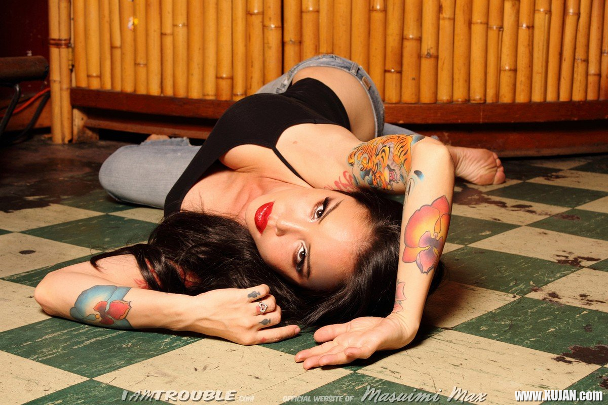 Masuimi Max posing topless in some sexy tight Jeans - Photo #1428491