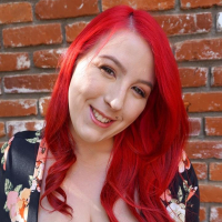 Redhead Bimbo Kamille Amora exposes her huge Tits
