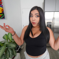 Curvy dark haired bitch Julz Gotti spreads wide for deep dicking