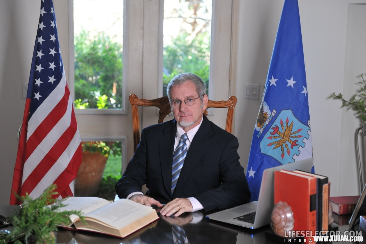 It is a difficult job to be the President of a country Without a - Photo #1433937