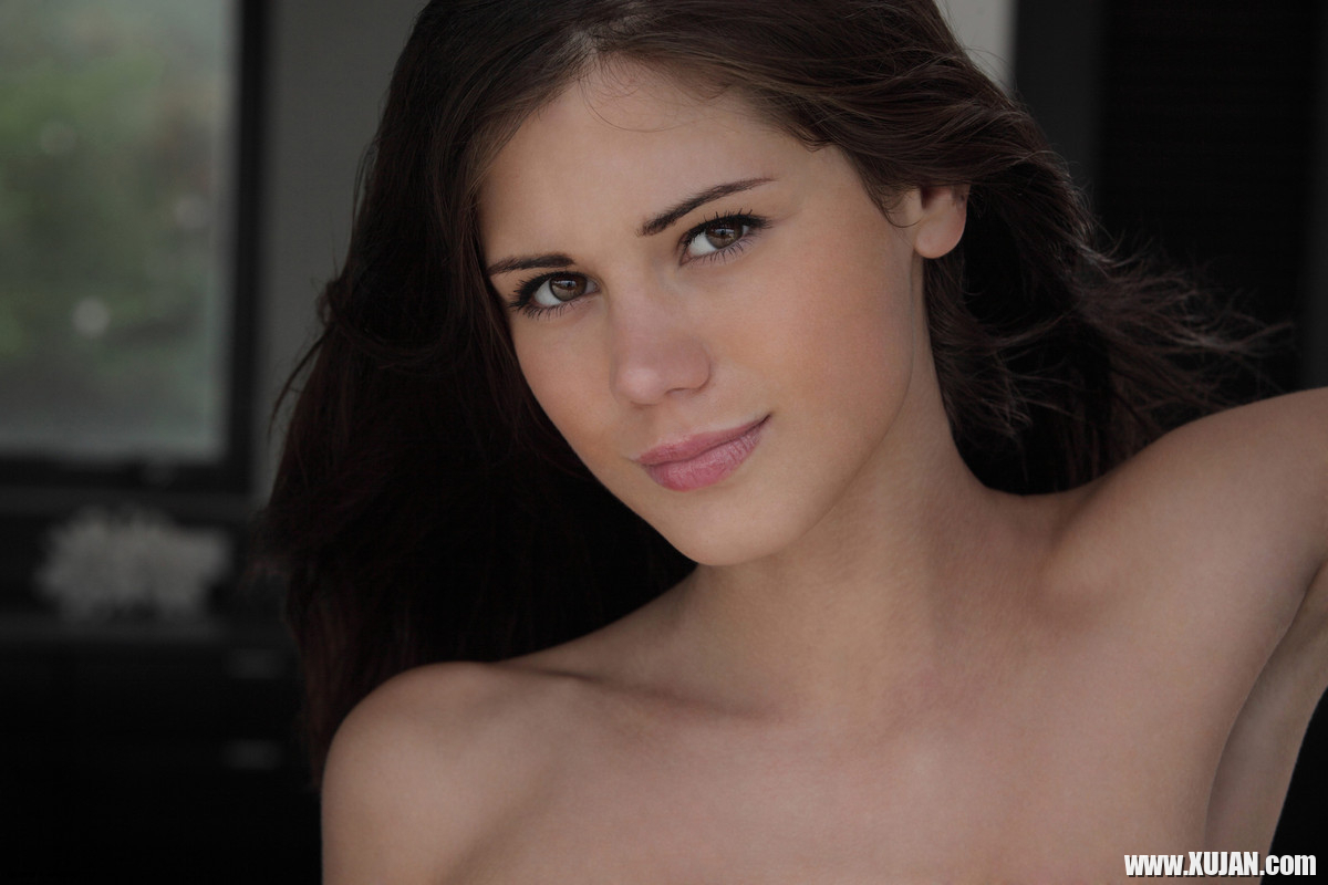 Little Caprice posing nude in bed - Photo #1435261