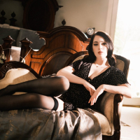 Pretty chick Evelyn Claire doesnt need more than his dick