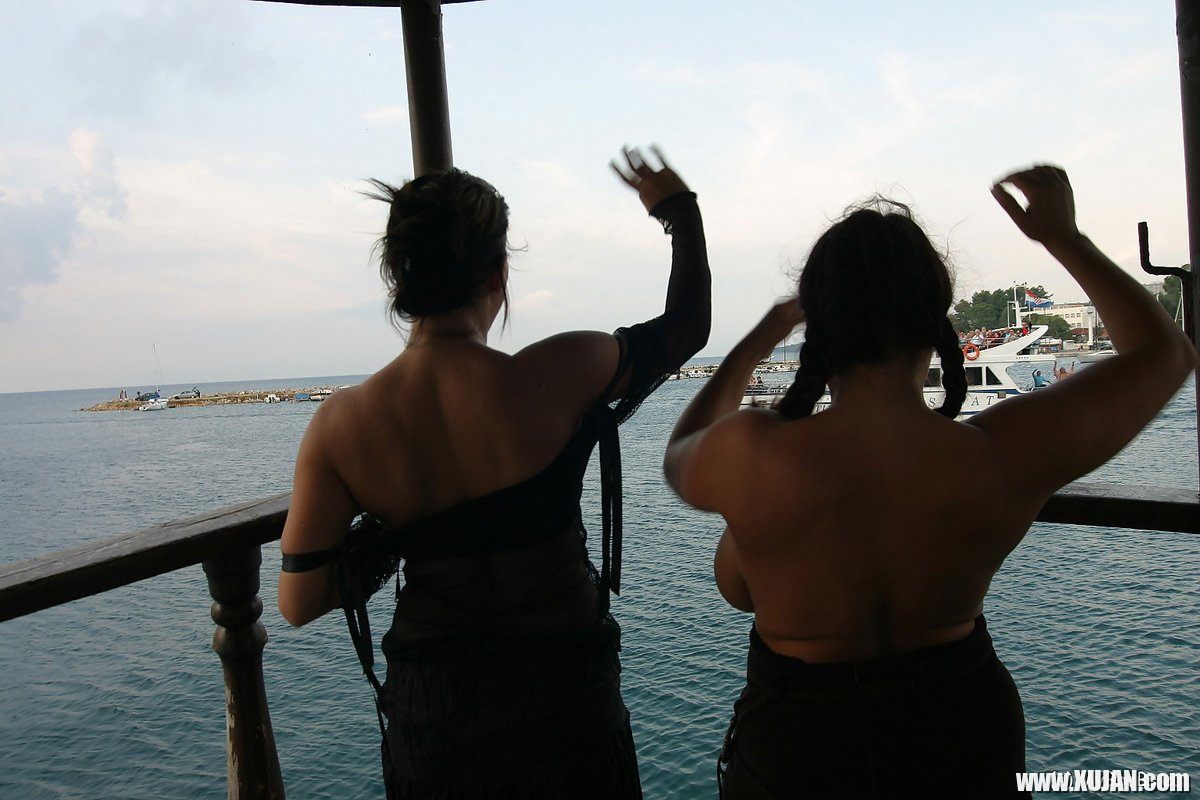 Aneta Buena flashing her big Boobs to Yachtsman - Photo #1450262