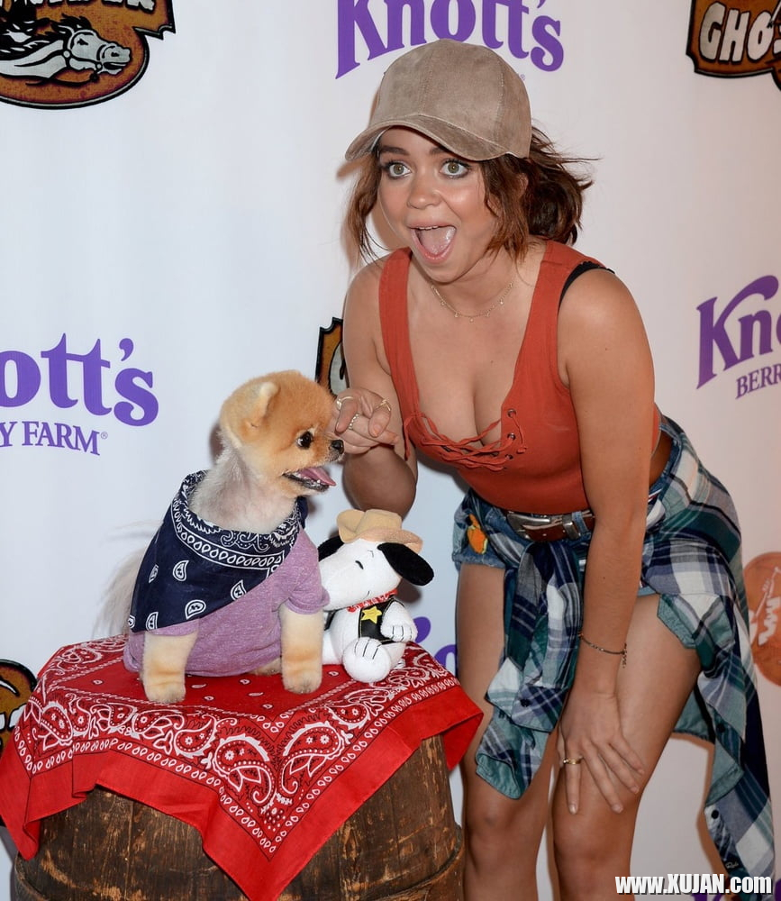 Sarah Hyland Cute Puppies - Photo #1458510
