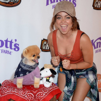 Sarah Hyland Cute Puppies