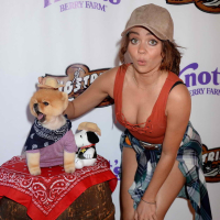 Sarah Hyland Cute Puppies