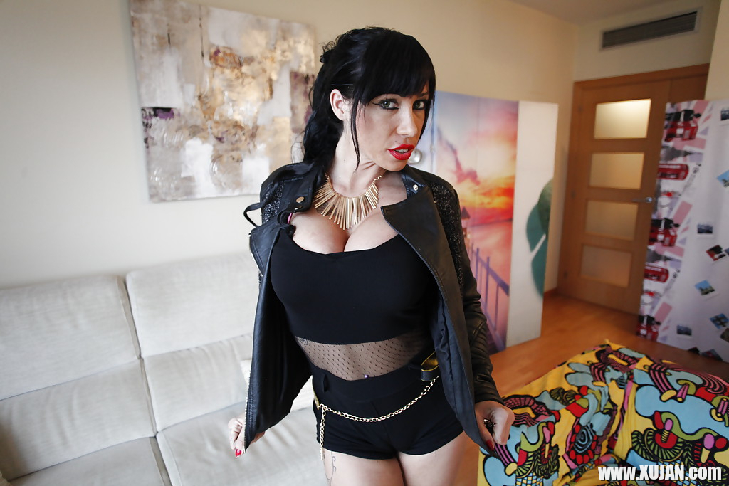 Fetish pornstar Suhaila Hard exposing huge Latina knockers - Photo #1467385