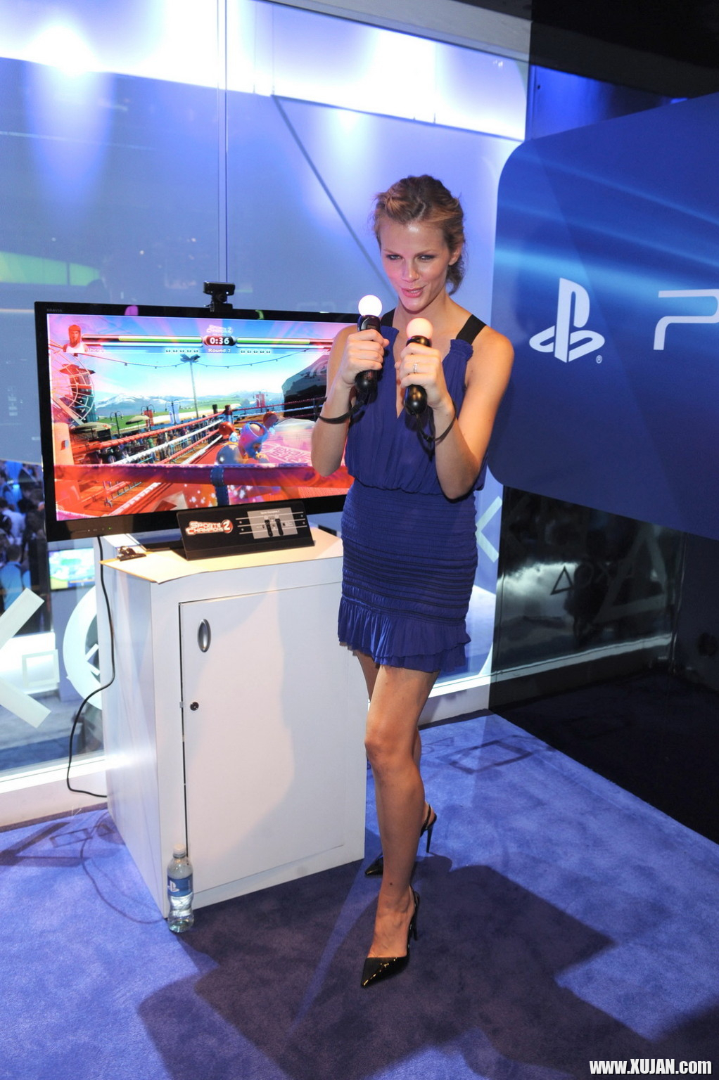 Brooklyn Decker showing big cleavage in blue mini dress at PlayStation booth at - Photo #1474272