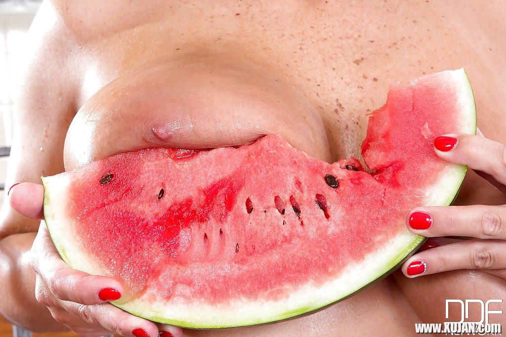 European MILF Sheila Grant wetting hooters with melon juice in kitchen - Photo #1475976