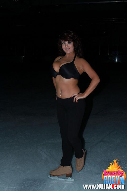Big boobed British ice skater Robyn Alexandra gets naked on the ice - Photo #1479057