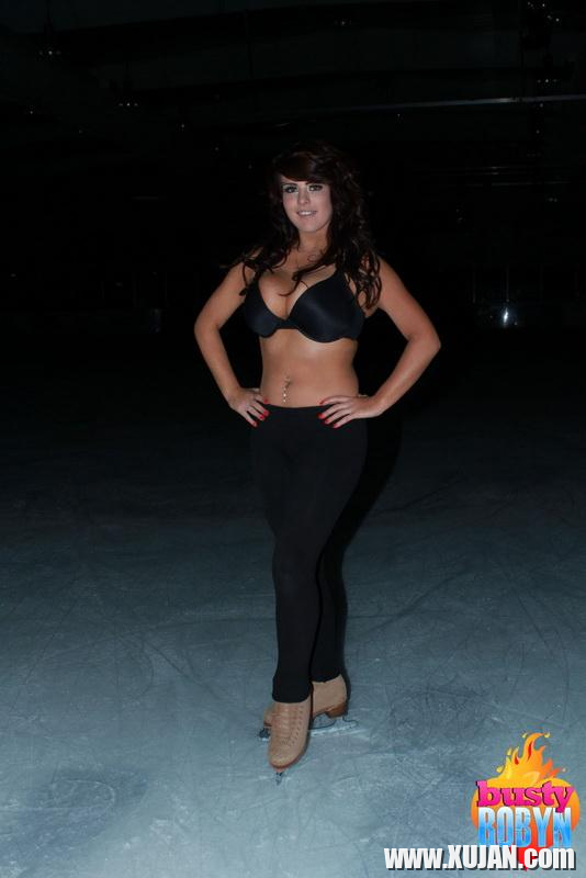 Big boobed British ice skater Robyn Alexandra gets naked on the ice - Photo #1479060