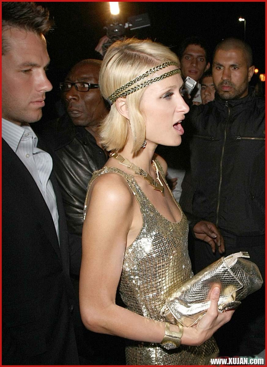 Paris Hilton small tits in stunning white dress - Photo #1480201
