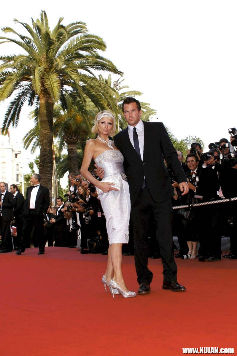 Paris Hilton small tits in stunning white dress - Photo #1480203