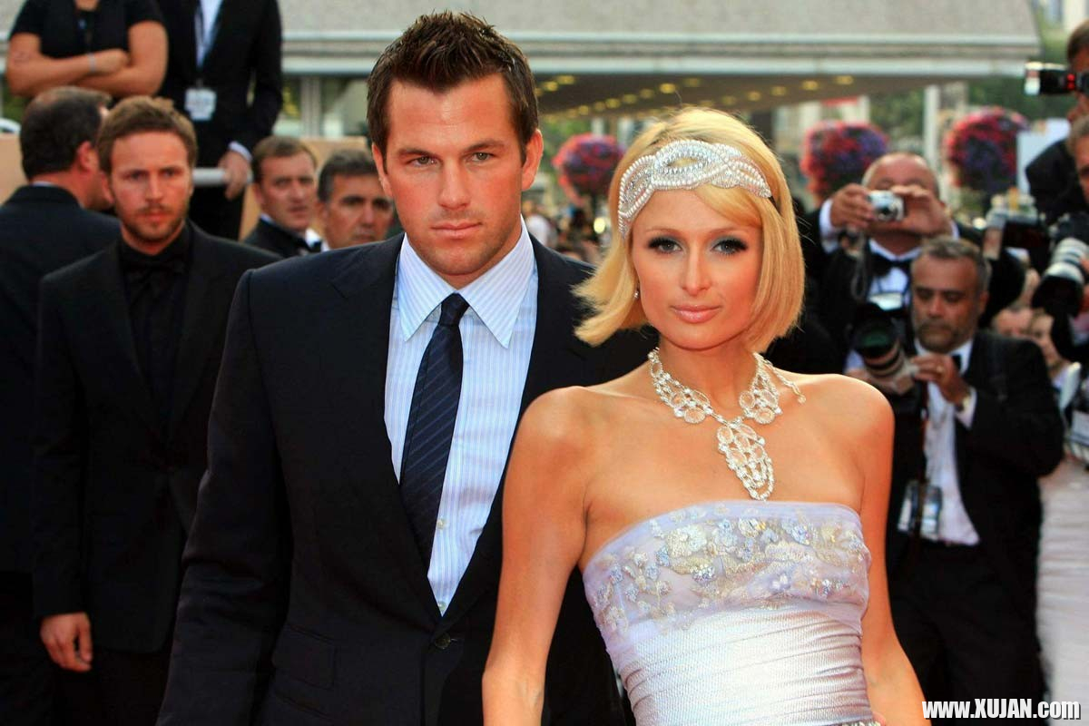 Paris Hilton small tits in stunning white dress - Photo #1480207