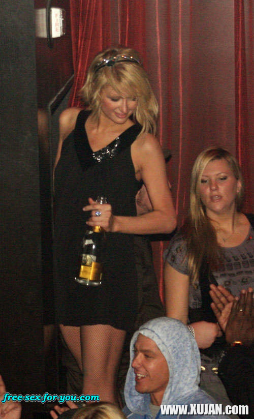 Paris Hilton showing white panties upskirt paparazzi pictures - Photo #1480268