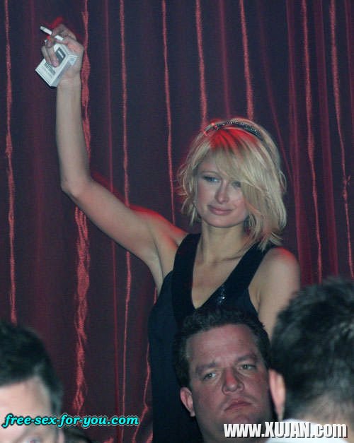 Paris Hilton showing white panties upskirt paparazzi pictures - Photo #1480270
