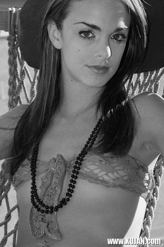 Paris Parker in Black and White - Photo #1480309