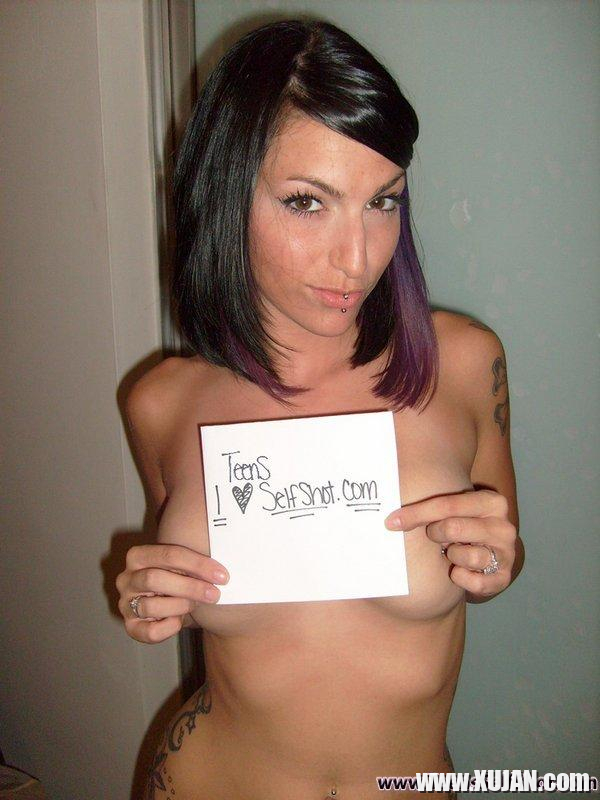 Pictures of Layla showing her love to the camera - Photo #1481027