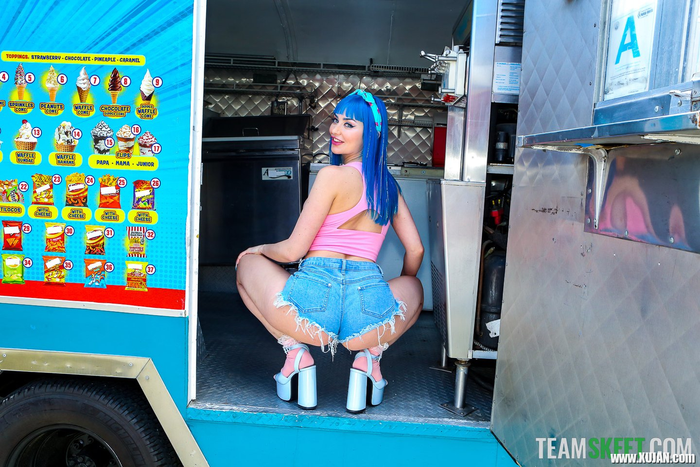 Filthy girl Jewelz Blu gets shagged then jizzed on her face - Photo #1482367