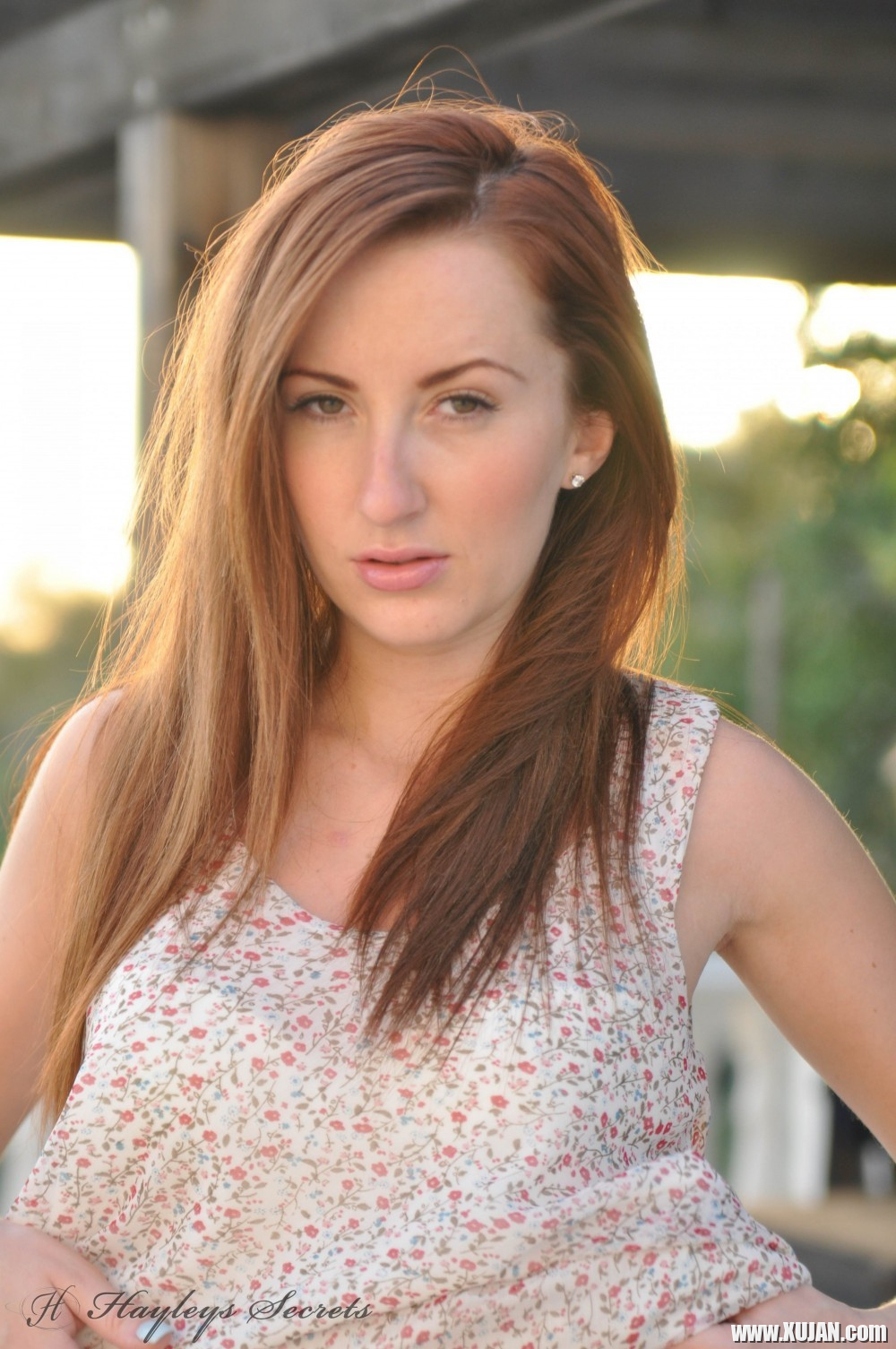Hot babe Sophia Smith spreads outdoor - Photo #1483783