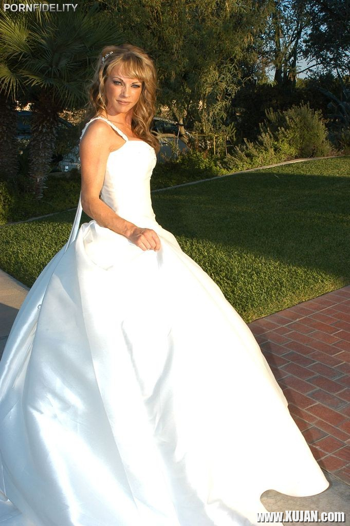 Shayla LaVeaux in her trailer park wedding night - Photo #1487374