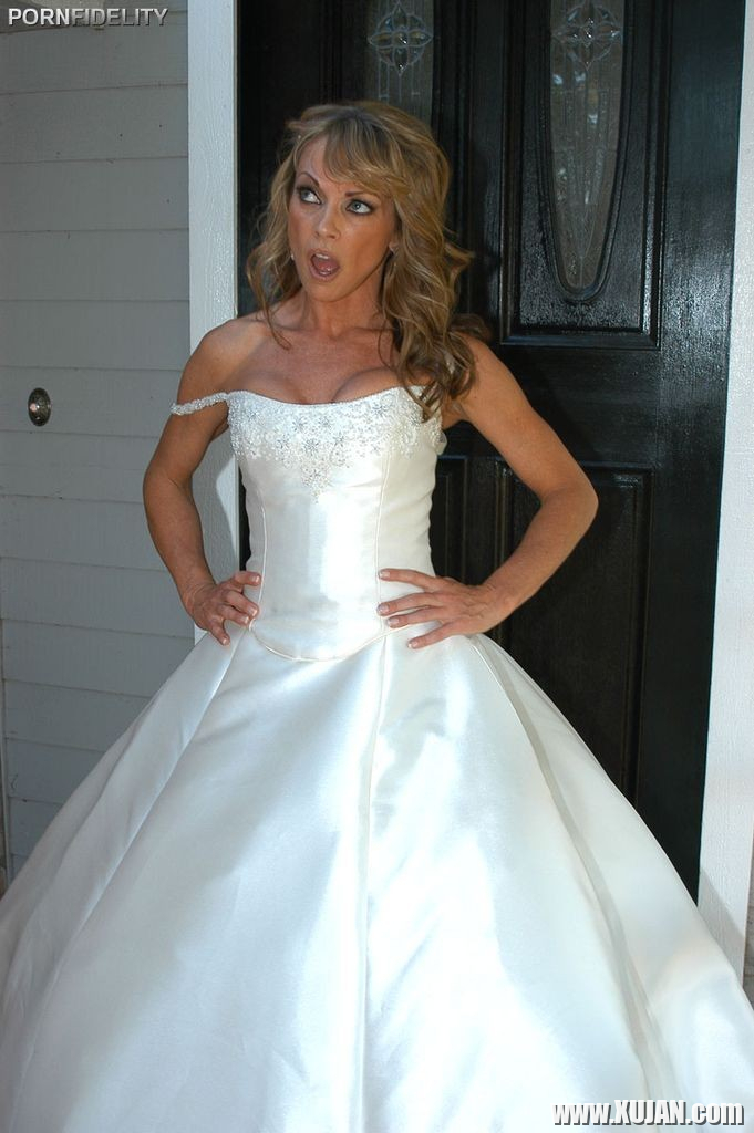 Shayla LaVeaux in her trailer park wedding night - Photo #1487375